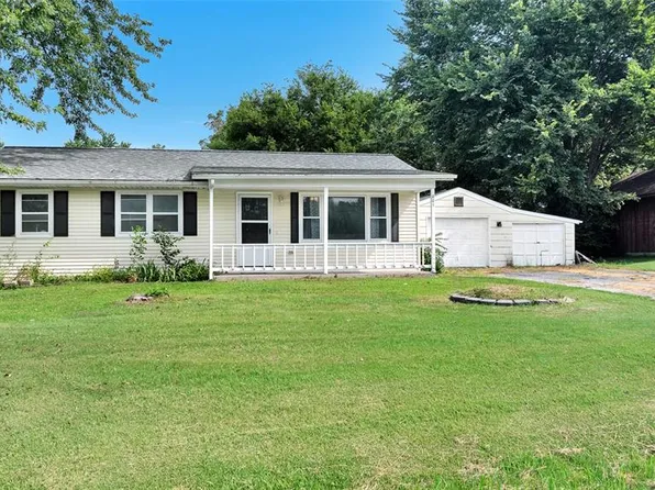 807 Benton St, Montgomery City, MO 63361