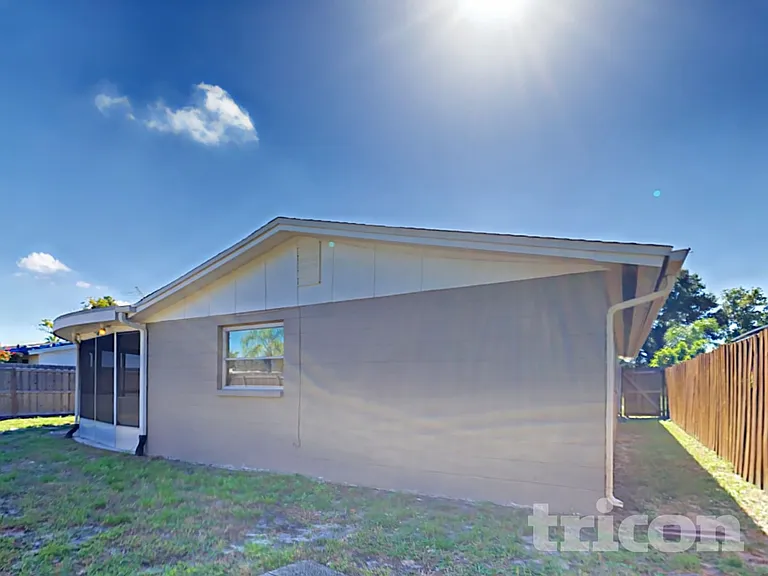 3327 Seffner Dr — Photo 16