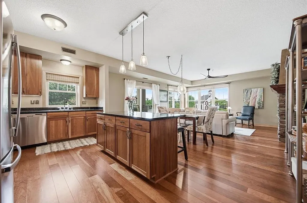 2 bed, 2.0 bath, 1285 sqft, $2,500 — Photo 2