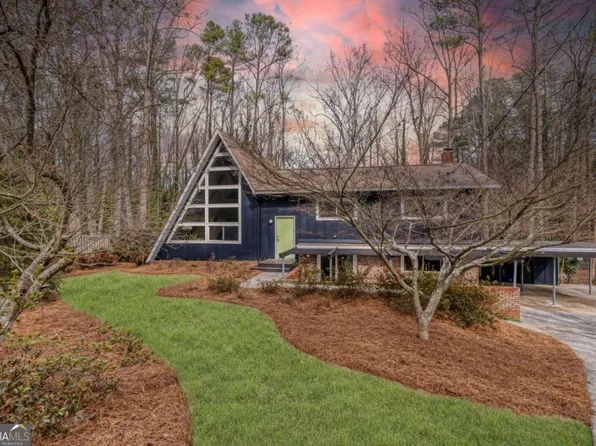 3894 Foxford Dr, Doraville, GA 30340