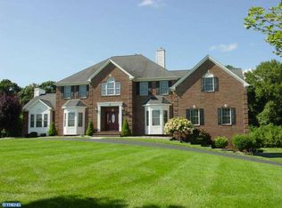 8 Harvest Bend Rd, Robbinsville, NJ 08691