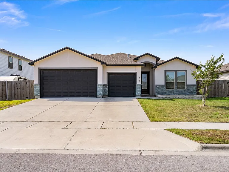 7721 Dove Hollow Dr — Photo 3