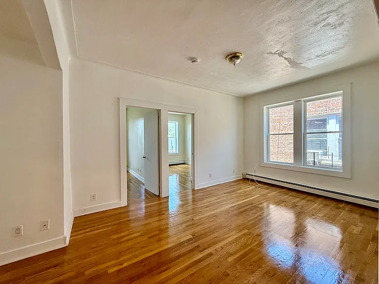 2830 W 35th St #2R — Photo 5