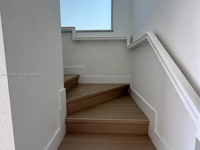 1247 NE 23rd Ave — Photo 8
