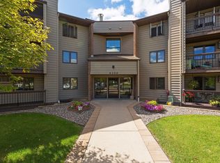 4350 Trenton Ln N APT 302, Plymouth, MN 55442