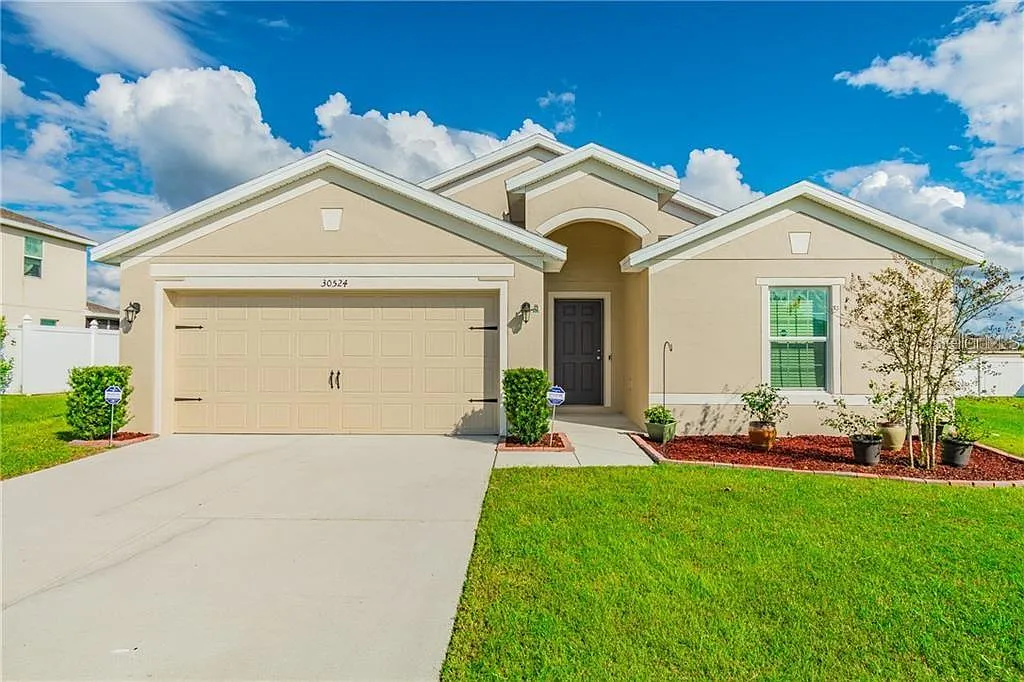 3 bed, 1629 sqft, $1,950 — Photo 1