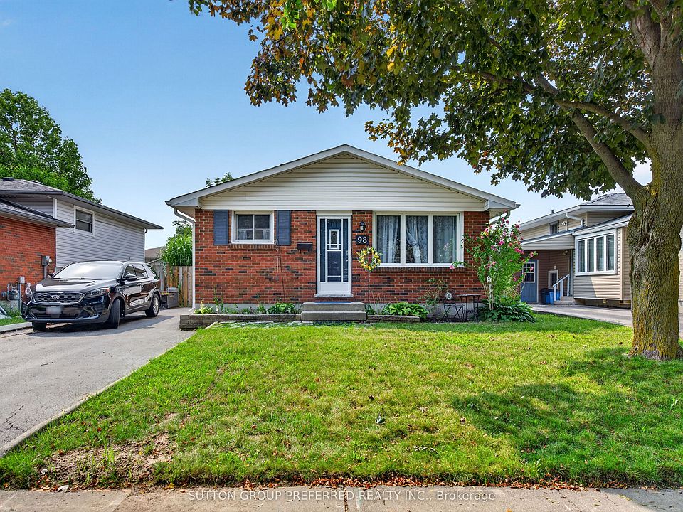 1st image of 98 Surrey Cres