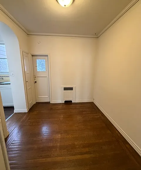 1690 Bay St #101 — Photo 3