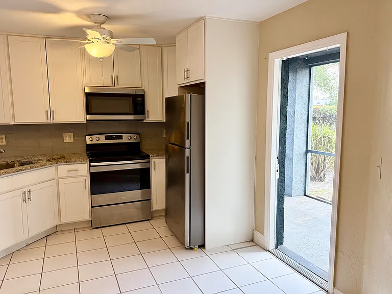 13614 Yarmouth Ct — Photo 5