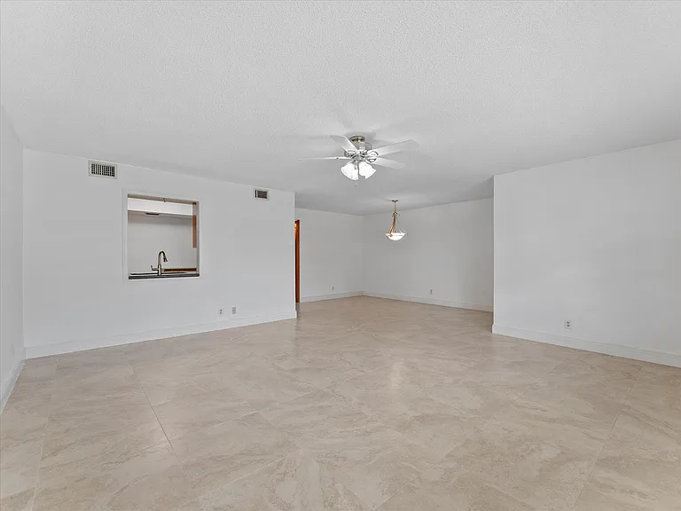 1821 NE 40th Ct #305 — Photo 10
