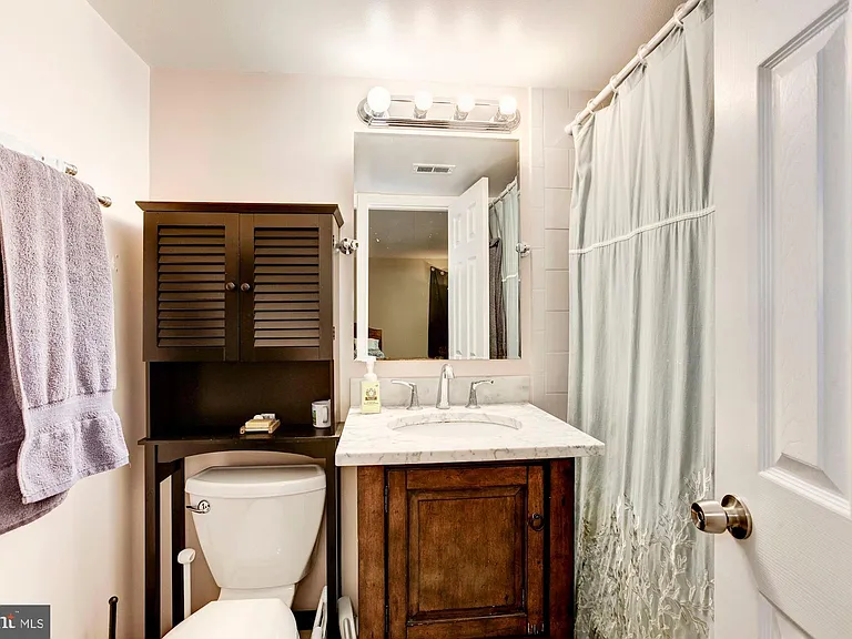 150 Monroe St #102 — Photo 18