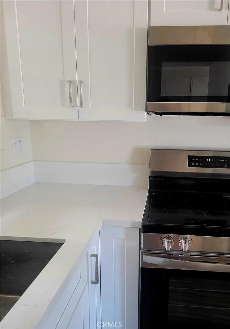 2 bed, 1057 sqft, $3,200 — Photo 3