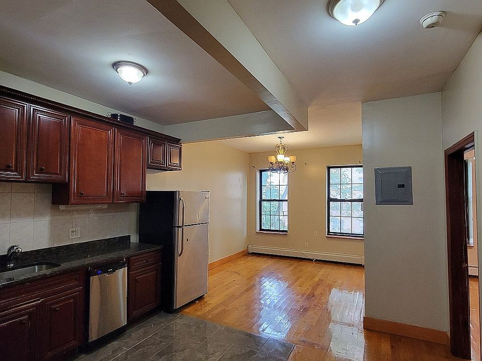 1st image of 2272 2nd Ave #3B