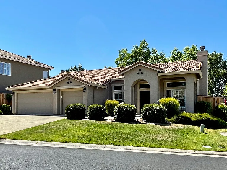 7504 Callaway Dr — Photo 2