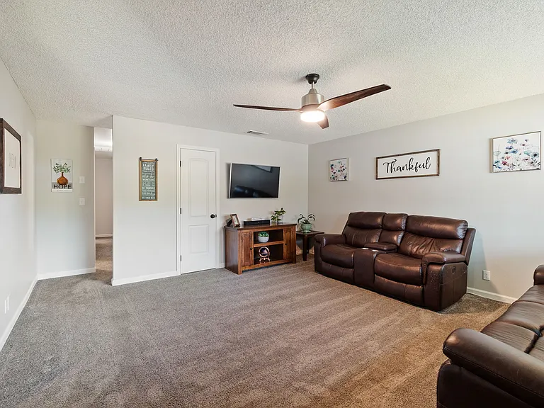 2384 Saturn Skyway — Photo 12