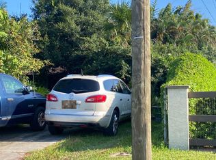 7666 Seabreeze Dr, Lake Worth, FL 33467