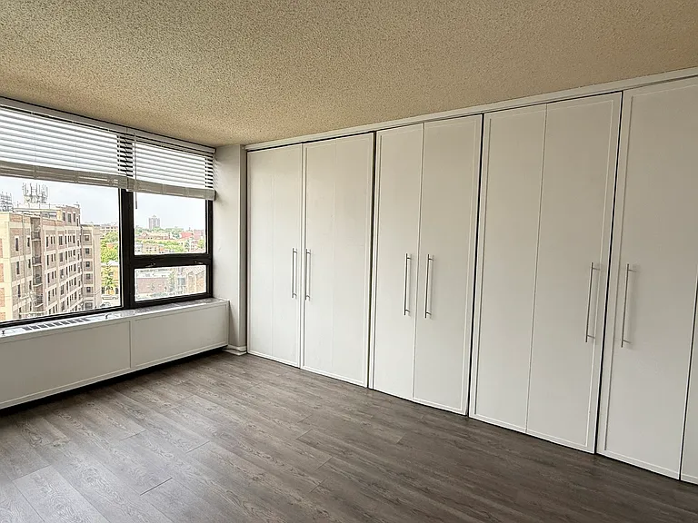 3930 N Pine Grove Ave #716 — Photo 13