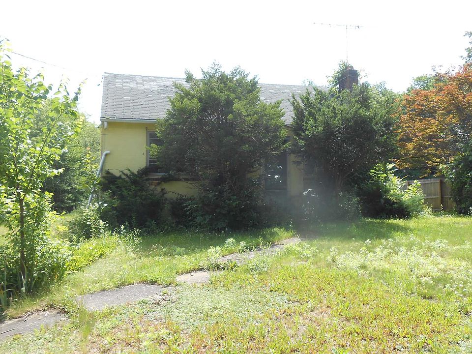 1st image of 132 Old Quaker Ln