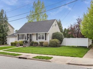 46 Vincent Rd, Hicksville, NY 11801