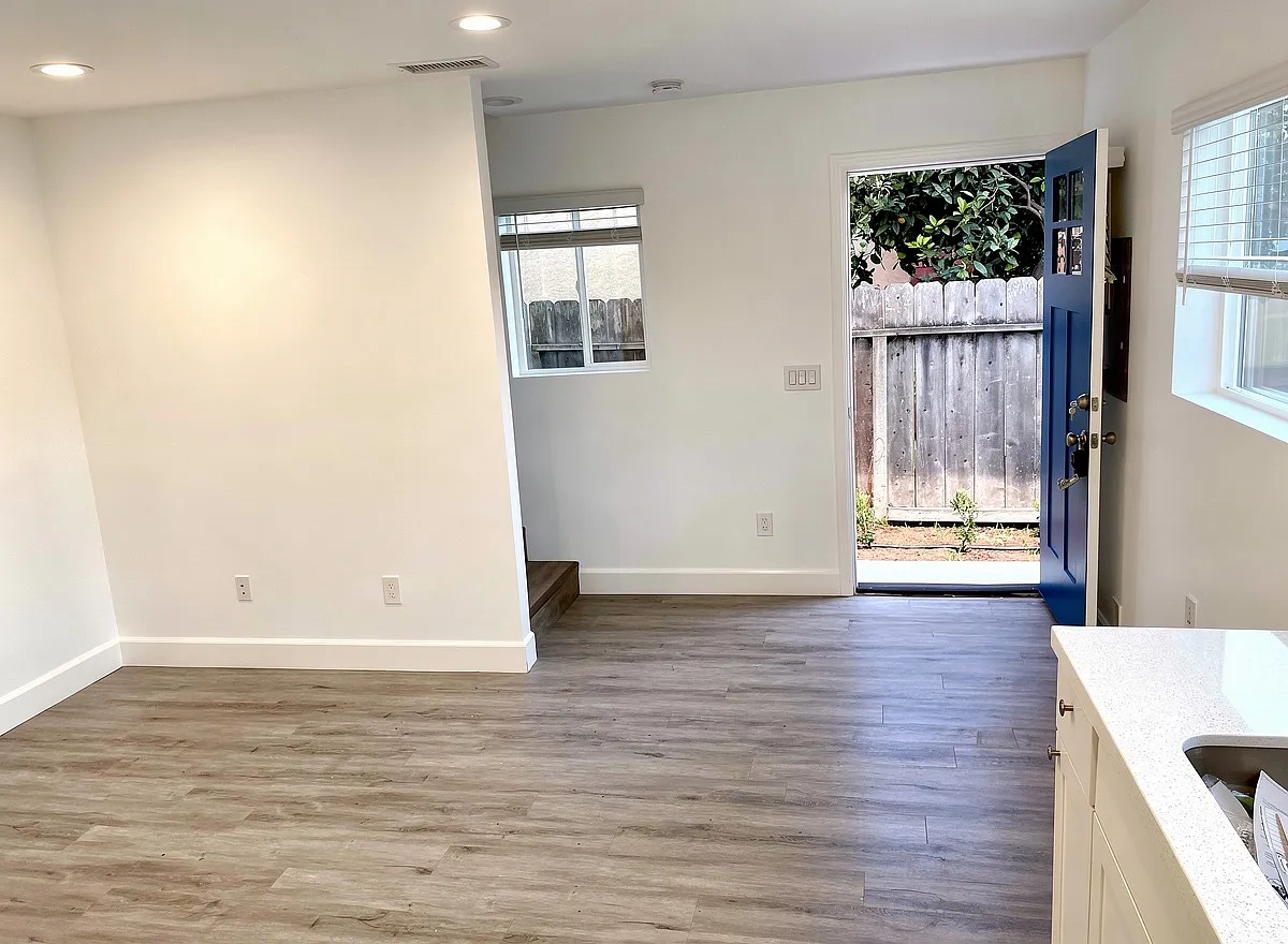 3 bed, 3.5 bath, 1200 sqft, $3,750 — Photo 2