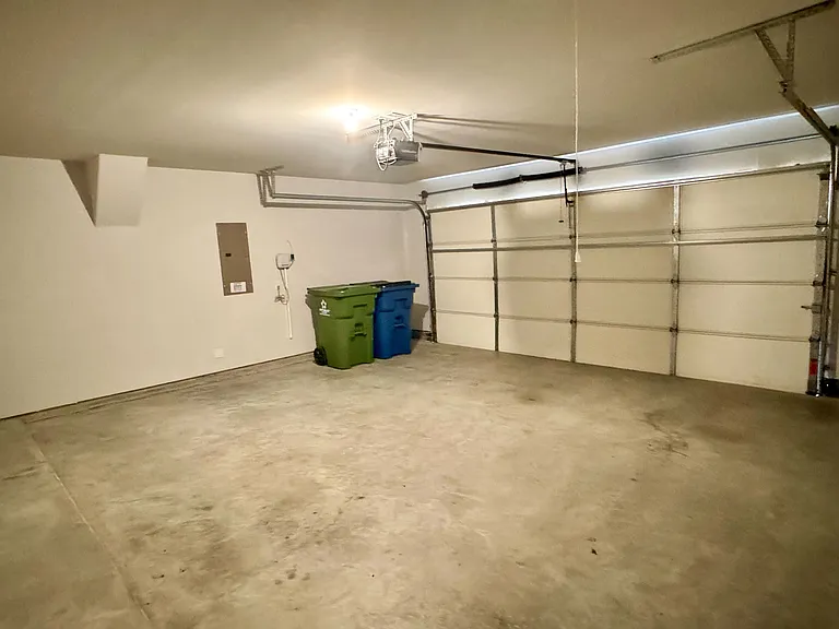447 Prairie View Dr — Photo 30