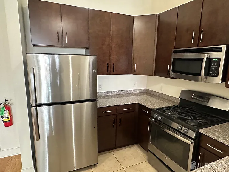 88 Roosevelt Ave #212 — Photo 4
