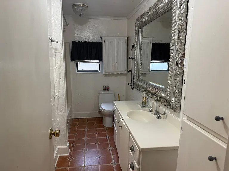 643 E South St — Photo 14
