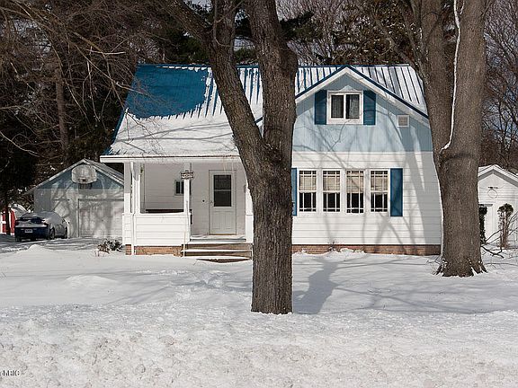 5th image of 408 Sanborn Ave