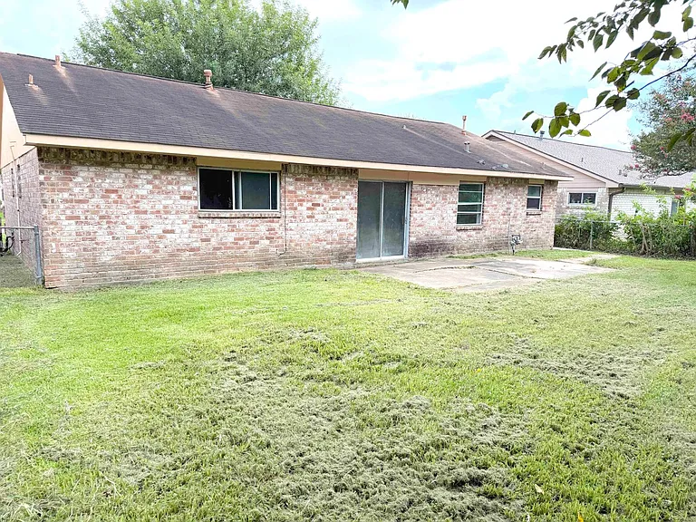 1822 Oaklawn St — Photo 13