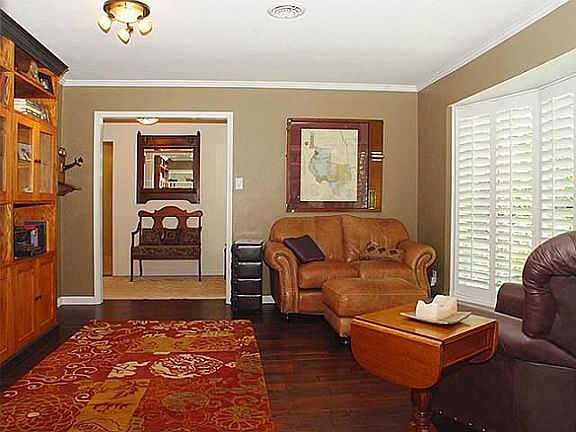 4th image of 4609 College Park Dr