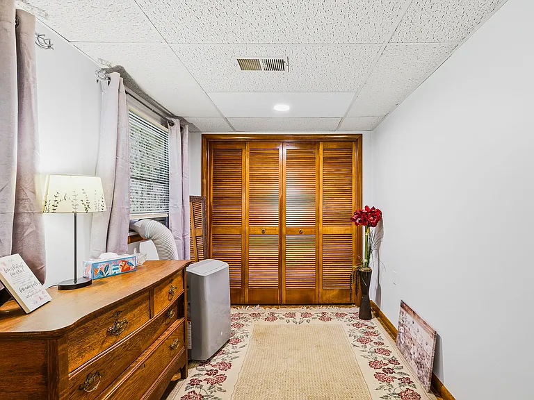 TERRACE LEVEL: Bedroom Dressing Area