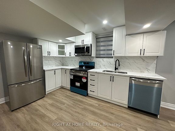 3rd image of 906 Farmstead Dr
