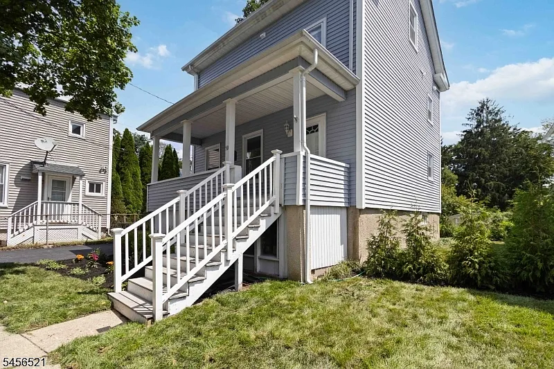 3 bed, 2.5 bath, $4,995 — Photo 2