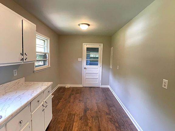 5th image of 3703 Edgewood Dr