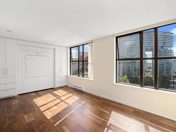 2nd image of 989 Beatty St #1004