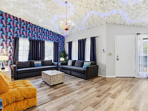 2nd image of 527 Beach Rd