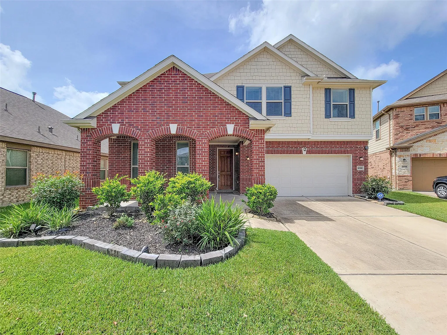 3 bed, 2.5 bath, 2528 sqft, $2,500 — Photo 1