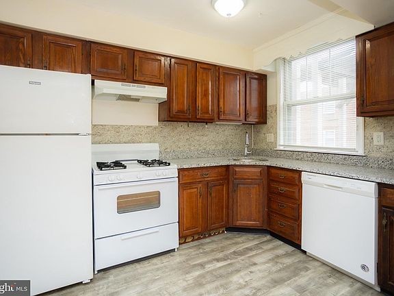 4th image of 6911 Oxford Ave
