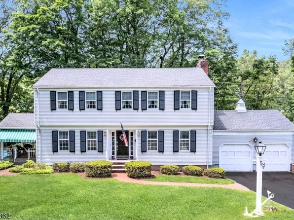 57 Thunderbird Dr, Oakland Boro, NJ 07436