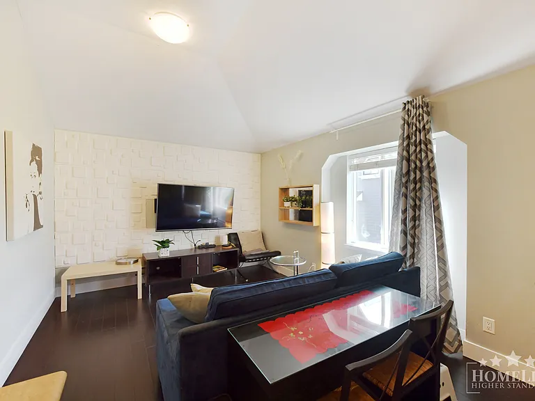 7309 191b St #COACH HOUSE — Photo 10