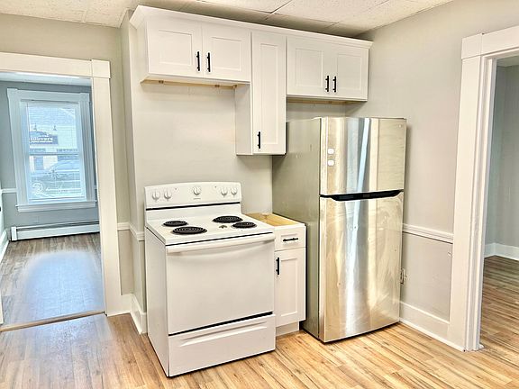 3rd image of 94 Main St APT 2