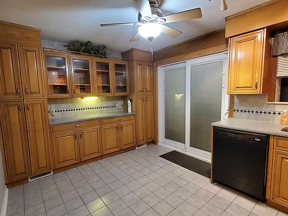 4th image of 129 Zoe St Floor 2