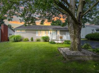 118 Marian Dr, Mattydale, NY 13211