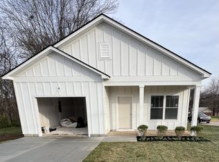 609 S Main St, Mount Pleasant, TN 38474