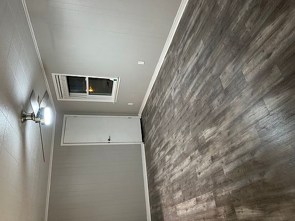 5th image of 301 N 3rd St