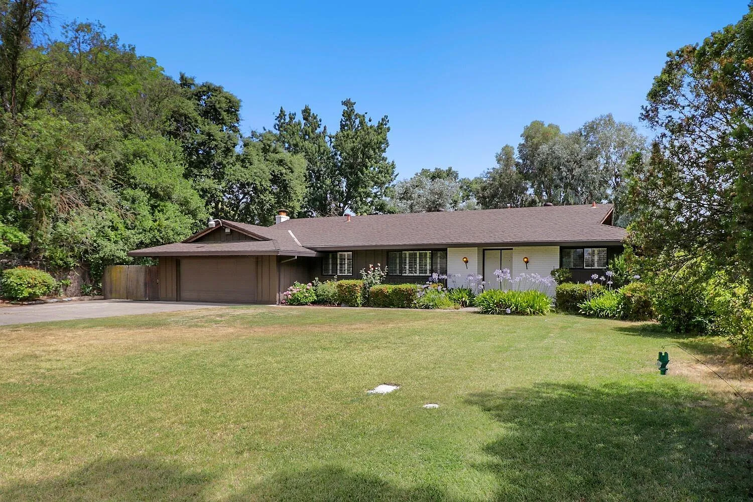 5260 Marione Dr photo 1