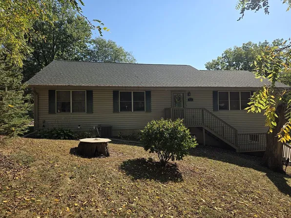 524 Tower Rd, Clinton, IA 52732