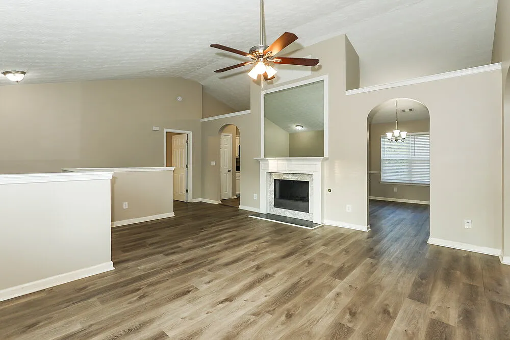 5 bed, 3.0 bath, 2418 sqft, $2,375 — Photo 4