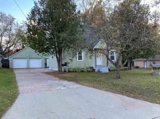 206 E Zingler Ave, Shawano, WI 54166