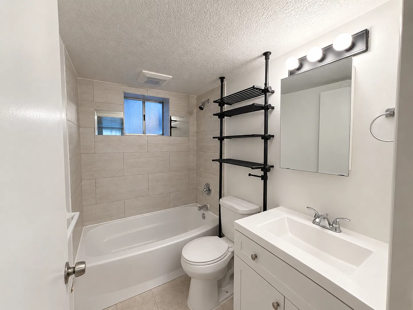2 bed, 952 sqft, $1,350 — Photo 3